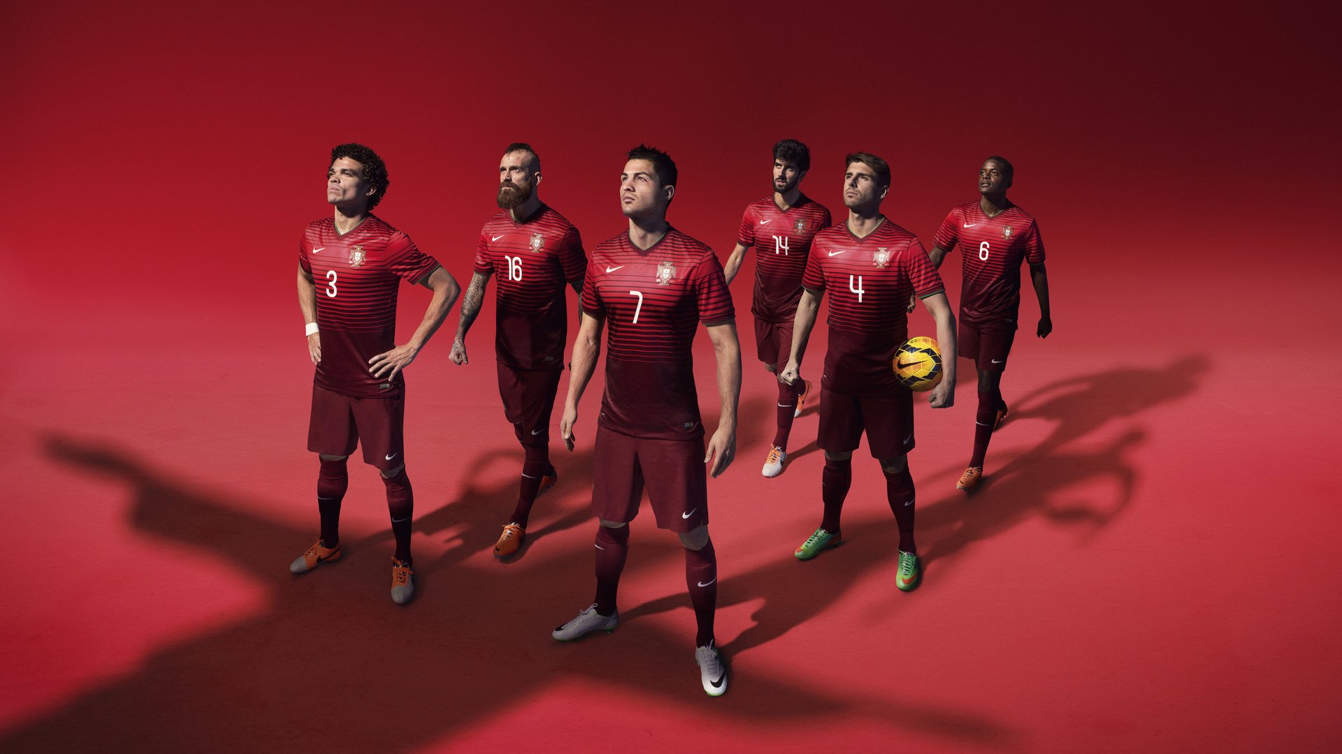 九游电竞平台官网-世界杯逆境突围：英雄时刻燃爆全场，世界杯遇险记